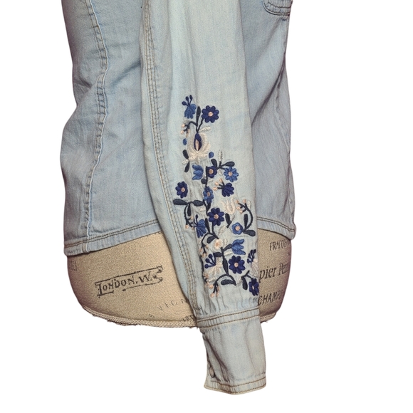 Free People Button down Floral Embroidered Top - Picture 4 of 8